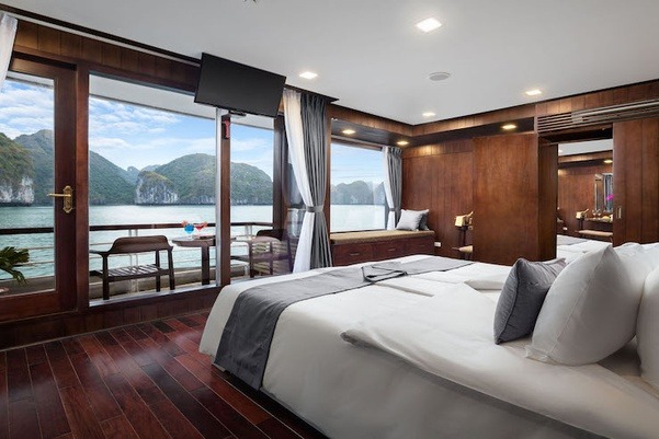 Rowing boats in Bai Tu Long Bay