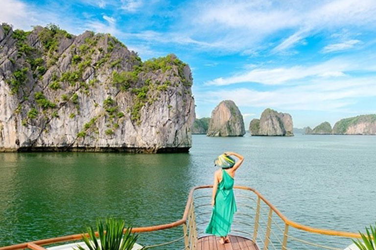 Rowing boats in Bai Tu Long Bay