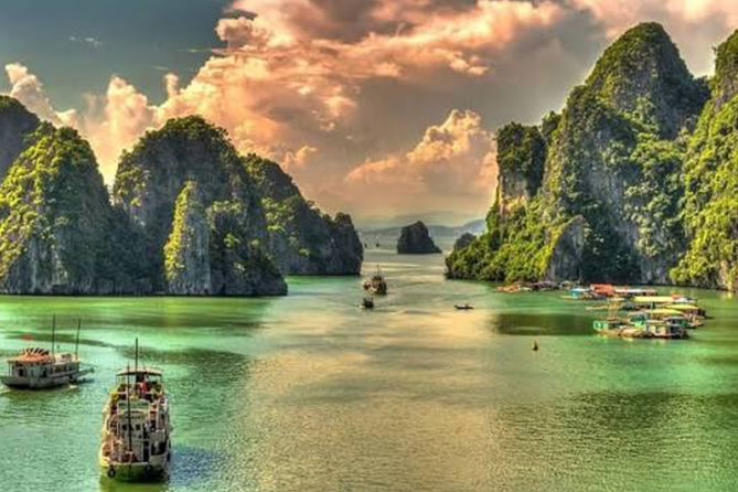 Rowing boats in Bai Tu Long Bay